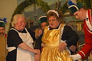 on der echten Maria erhielt Süßmeier die goldene Schürze (Foto: Ingrid Grossmann)